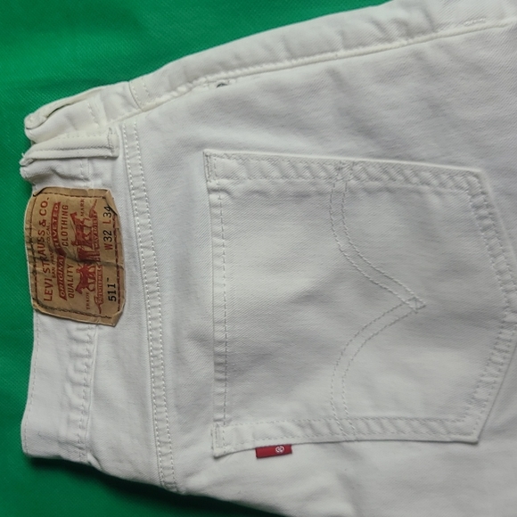 Ladies Levi Jean's - Picture 2 of 8